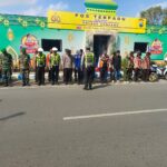 Kolaborasi di Bawah Cahaya Lebaran: Sertu Wahab Hadir Menjaga Hangatnya Kebersamaan di Alun-Alun Sampang