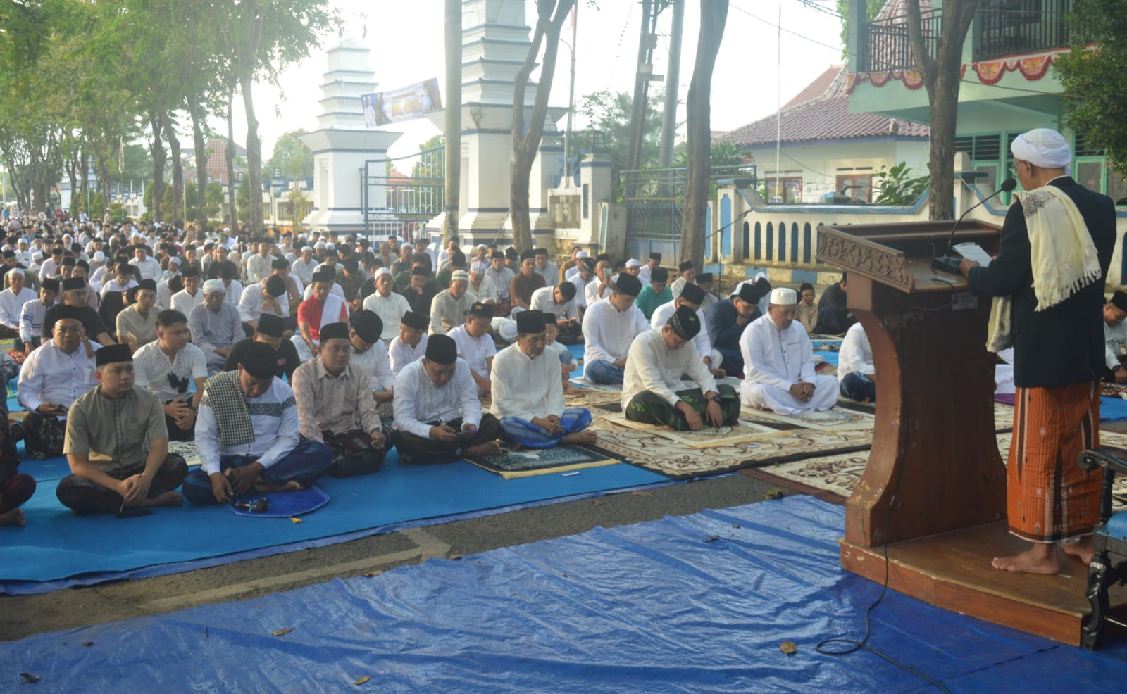Kebersamaan di Hari Raya: Dandim dan Forkopimda Sampang Sholat Idul Adha 1447 H di Pendopo Kabupaten