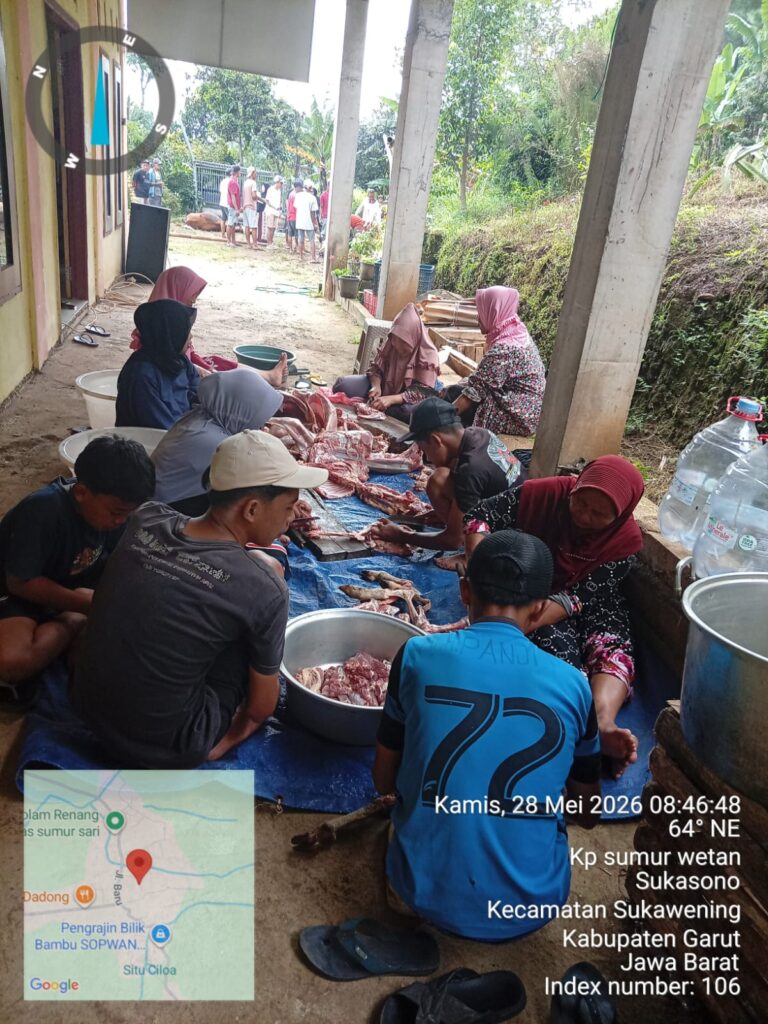 Meneladani Nabi Ibrahim, Nabi Isma’il Ponpes Lansia Cempokolimo Menyembelih 2 Sapi Dan 9 Kambing