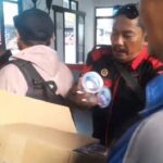 Brikom Jatim Bagikan Ribuan Air Mineral di Terminal Purabaya Surabaya, Dipimpin Langsung H. Musleh
