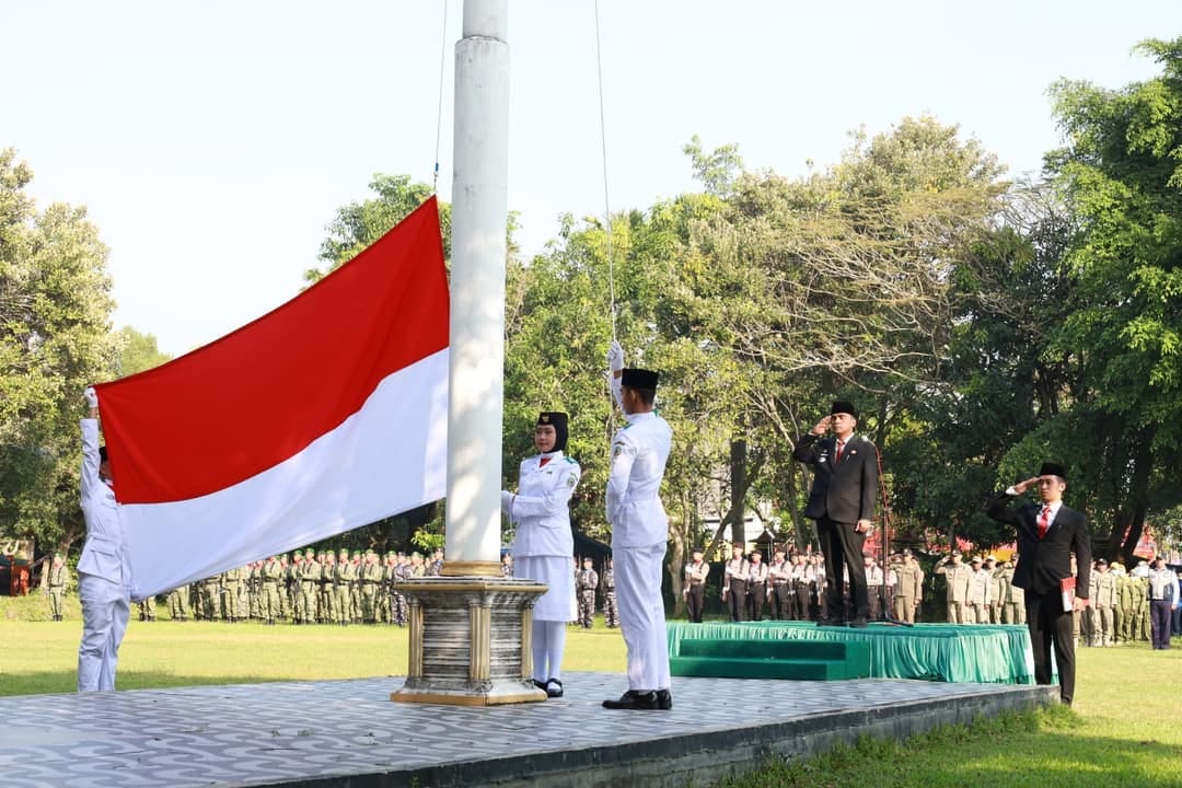 Bertepatan Hari Lahir Pancasila, Bupati Lukman Hakim Luncurkan Program Satu Desa Satu Sarjana