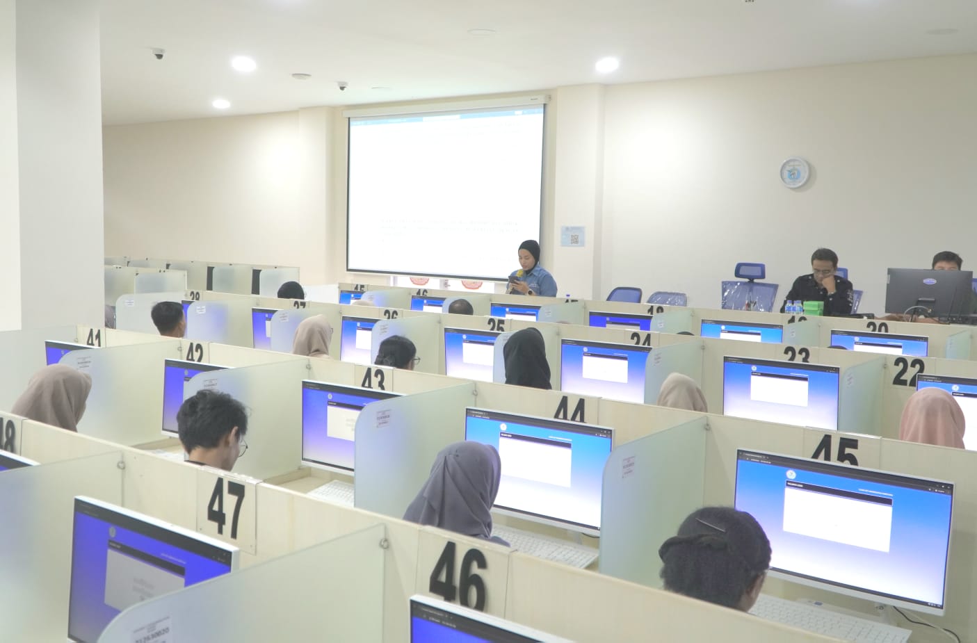 Jaring Apoteker Profesional, Fakultas Farmasi UHT Gelar CBT dan Wawancara Calon Mahasiswa Profesi
