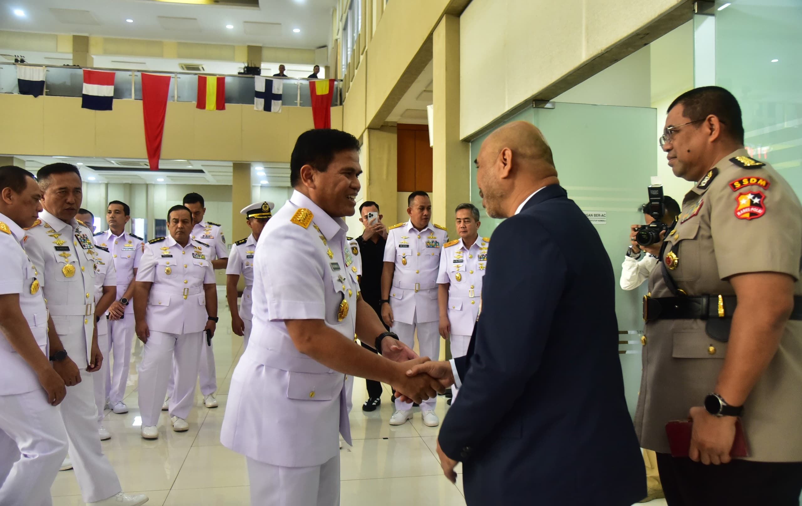 Hadiri Wisuda Seskoal, Rektor UHT Apresiasi Peran TNI AL Cetak Pemimpin Maritim Masa Depan