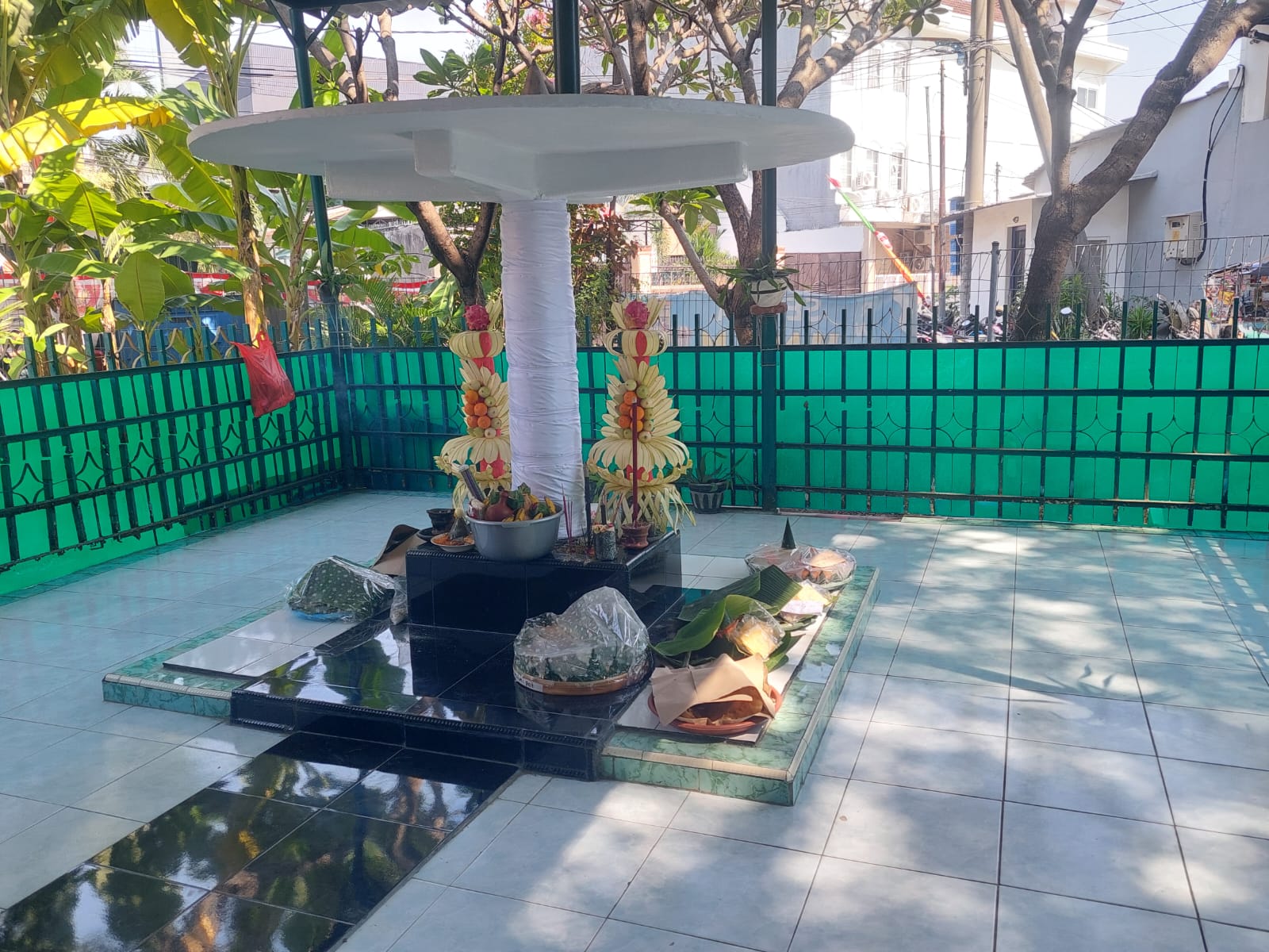 Spektakuler Budaya & Syukur Massal: Lurah Fahmi dan Camat Annita Pimpin Potong 130 Tumpeng di “Ngaruwat Bumi” Dukuh Kupang