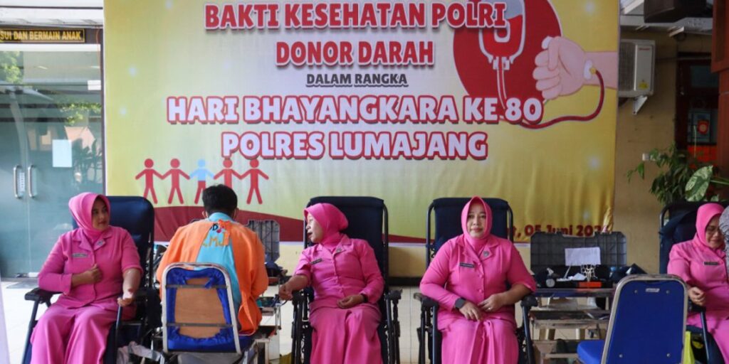 Polri Untuk Masyarakat : Polres Lumajang Gelar Bakti Kesehatan Sambut Hari Bhayangkara ke-80