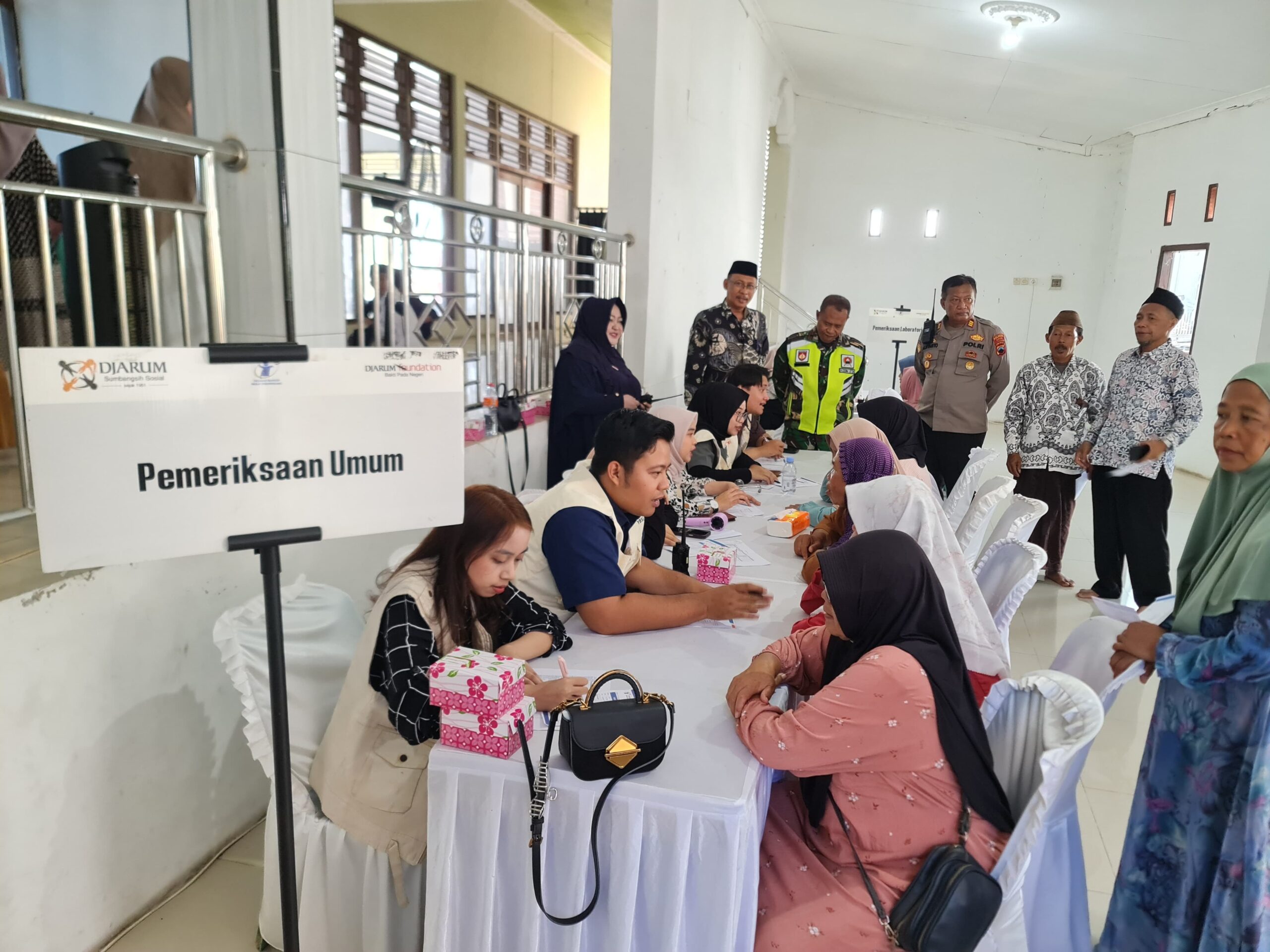 ANTUSIAS ! 640 WARGA WUNGKIRSARI IKUTI BAKSOS DJARUM FOUNDATION DAN YBSI KE 35 DI PP AL KHAFIFIYAH BAWANG BATANG