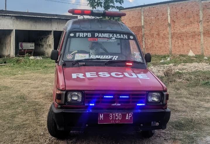 Ambulance FRPB Pamekasan Cabang Bangkalan Antar Jenazah dari Cargo Juanda ke Waru Pamekasan