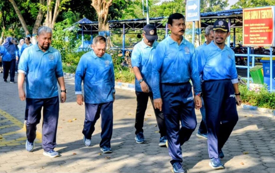 Pererat Sinergi Sivitas Akademika, UHT Gelar Olahraga Bersama di Hari Selasa