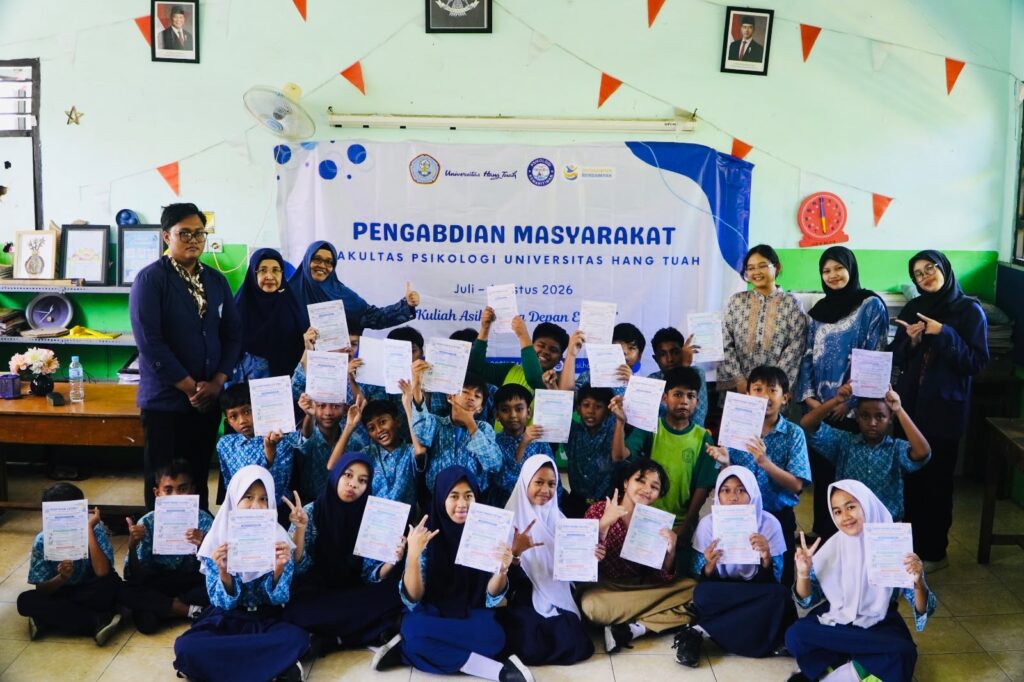 Mahasiswa dan Dosen Psikologi UHT Bekali Siswa SDN 245 Keputih Jadi Remaja Tangguh Lewat Program “Siap Naik Level!”
