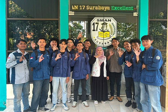 Mahasiswa Teknik Perkapalan UHT Latih Siswa SMAN 17 Surabaya Kuasai AutoCAD, Bekali Kompetensi Menuju Dunia Industri*