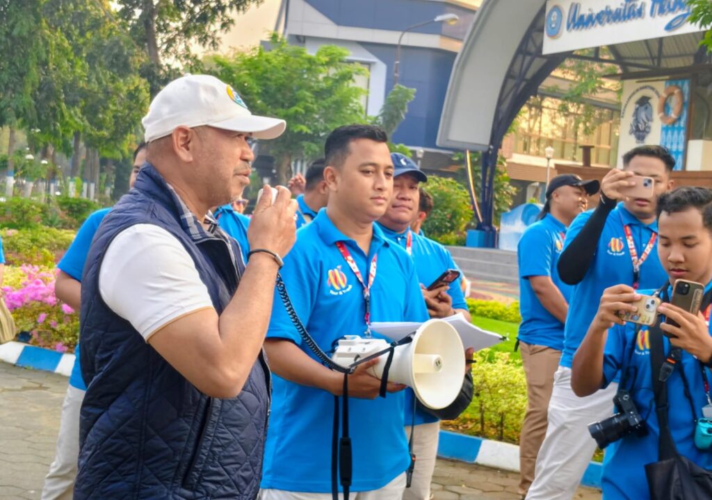 Rektor UHT Berangkatkan Family Gathering Keluarga Besar ke Banyuwangi, Perkuat Kebersamaan dan Semangat Kerja