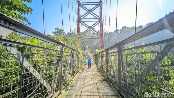 Didatangi Dedi Mulyadi, Jembatan Gantung Rp5 Miliar yang Sempat Ditutup Kades Kini Kembali Dibuka