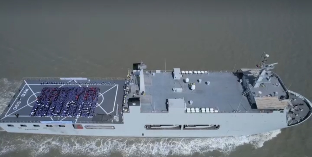 UHT Teguhkan Identitas Kampus Maritim, Mahasiswa Baru Rasakan Pengalaman “Pelaut Sehari” Bersama KRI Makassar