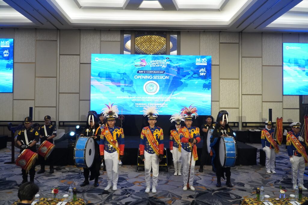 Drumband Gita Jala Sena Gebrak Surabaya Marketing Week 2026, UHT Tampilkan Semangat Maritim dan Riset Berdampak