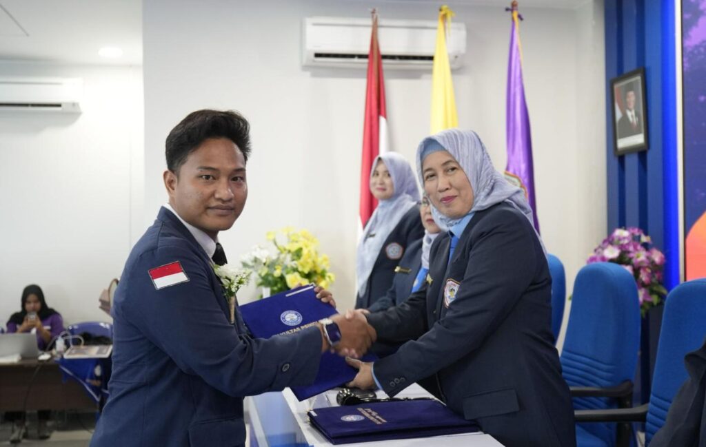 Fakultas Psikologi UHT Gelar Yudisium Semester Genap, Kukuhkan 61 Lulusan