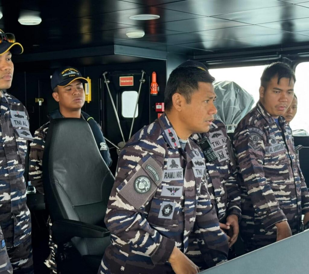 Respons Cepat Kecelakaan Kapal, Koarmada II Kerahkan KRI Bung Hatta-370 Cari ABK KM Khatulistiwa 8
