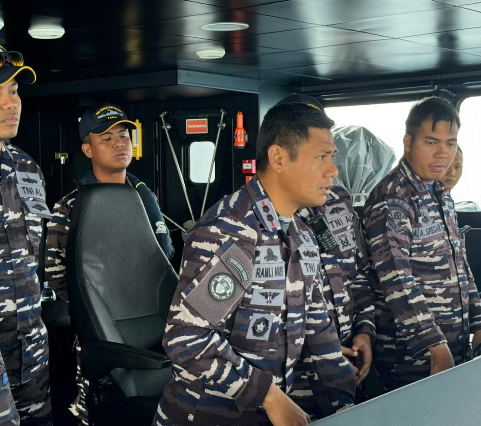 Respons Cepat Kecelakaan Kapal, Koarmada II Kerahkan KRI Bung Hatta-370 Cari ABK KM Khatulistiwa 8